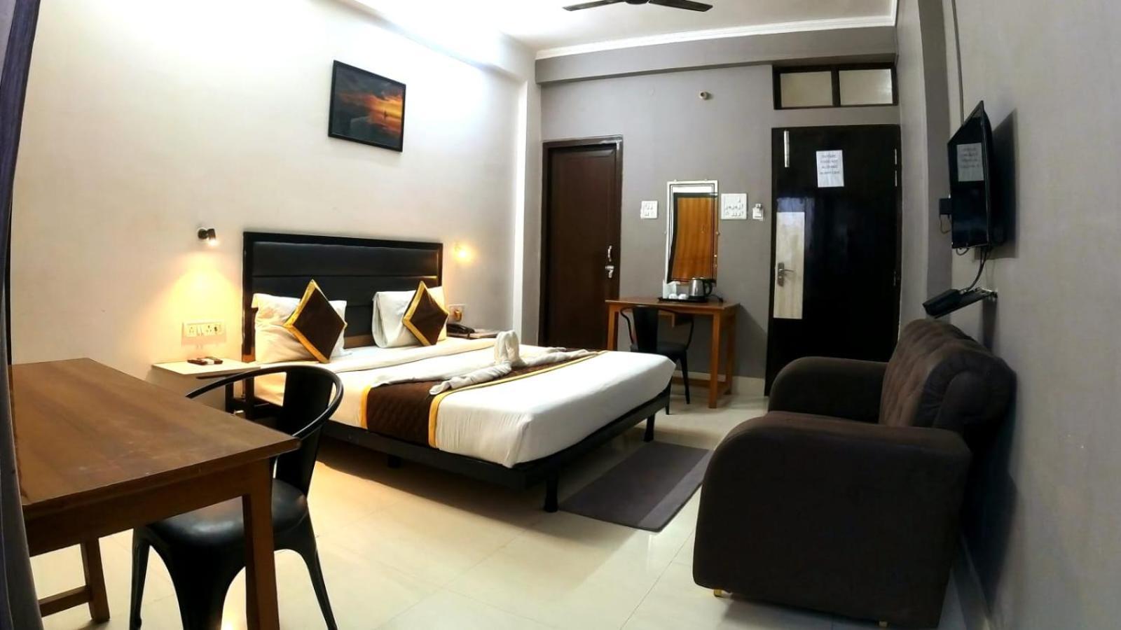 Holidayy Inn Allāhābād Junction Екстериор снимка
