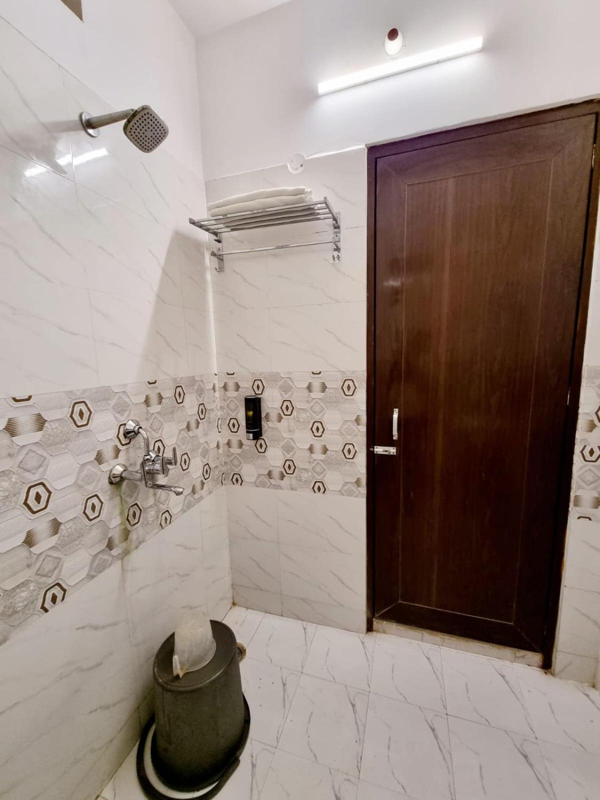 Holidayy Inn Allāhābād Junction Екстериор снимка