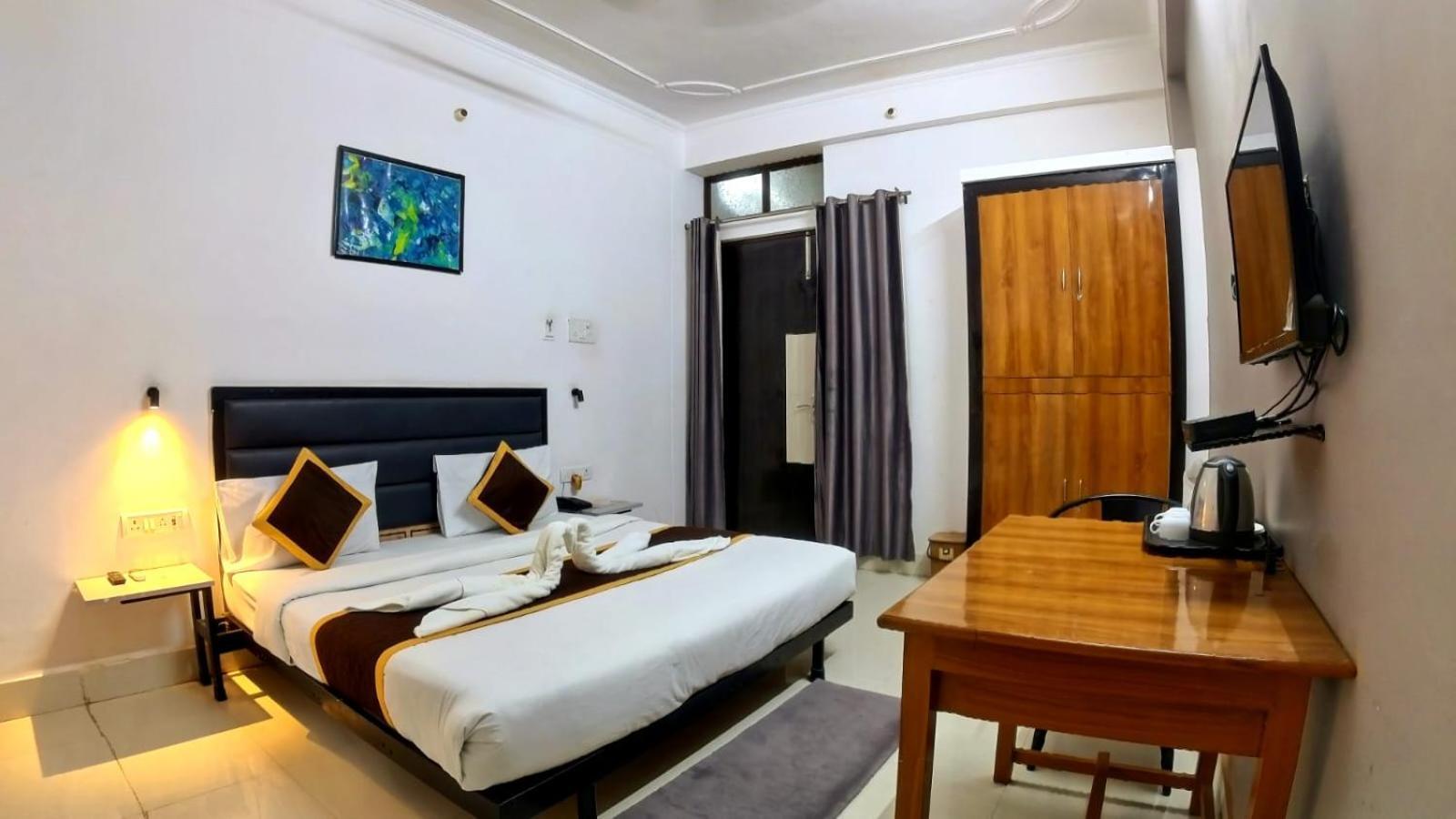 Holidayy Inn Allāhābād Junction Екстериор снимка