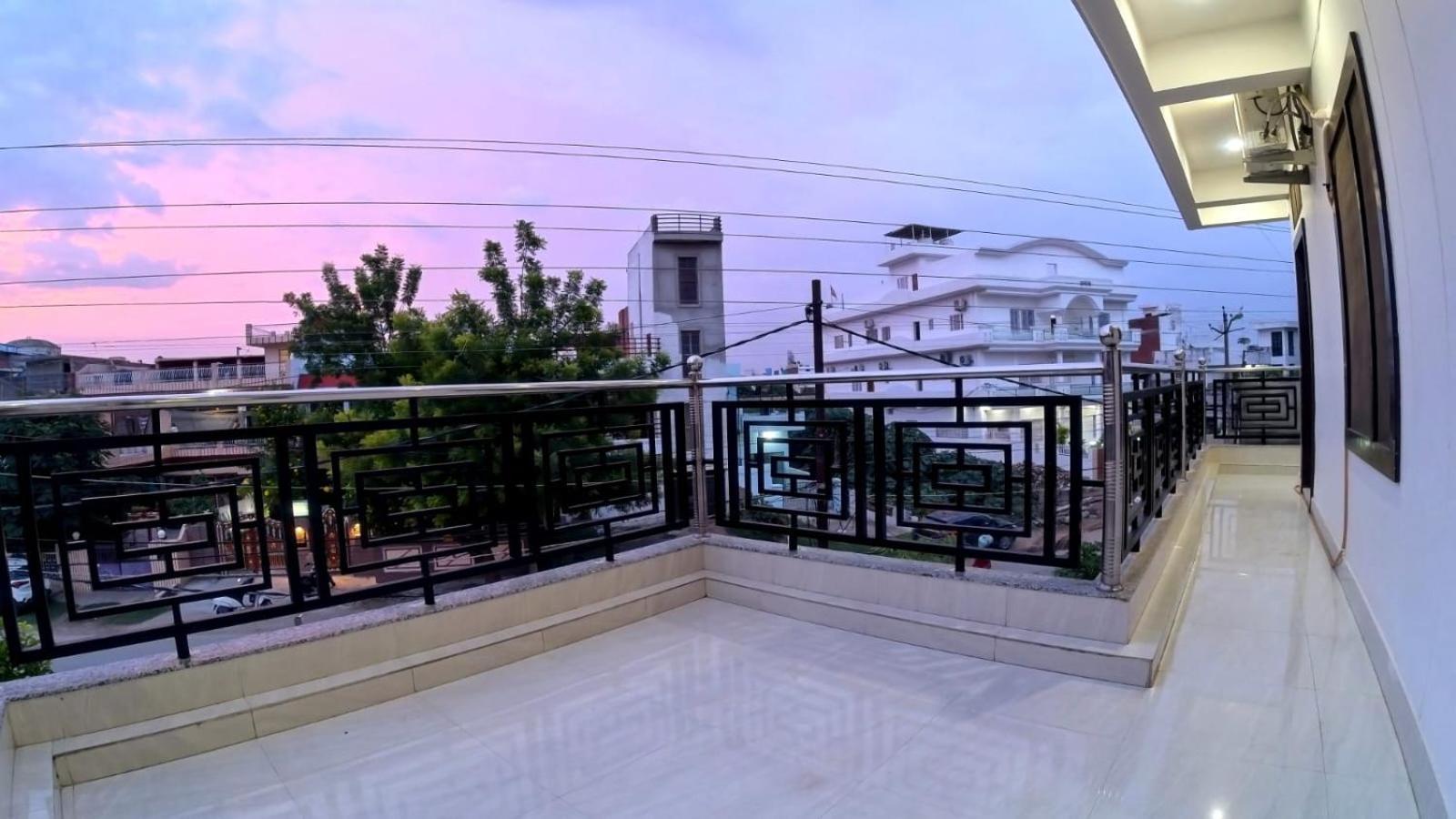 Holidayy Inn Allāhābād Junction Екстериор снимка