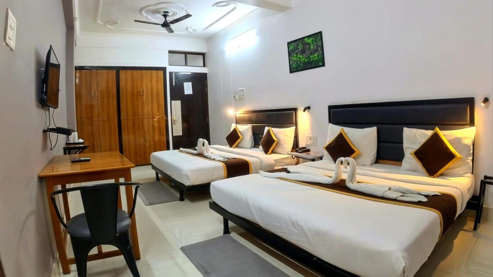 Holidayy Inn Allāhābād Junction Екстериор снимка