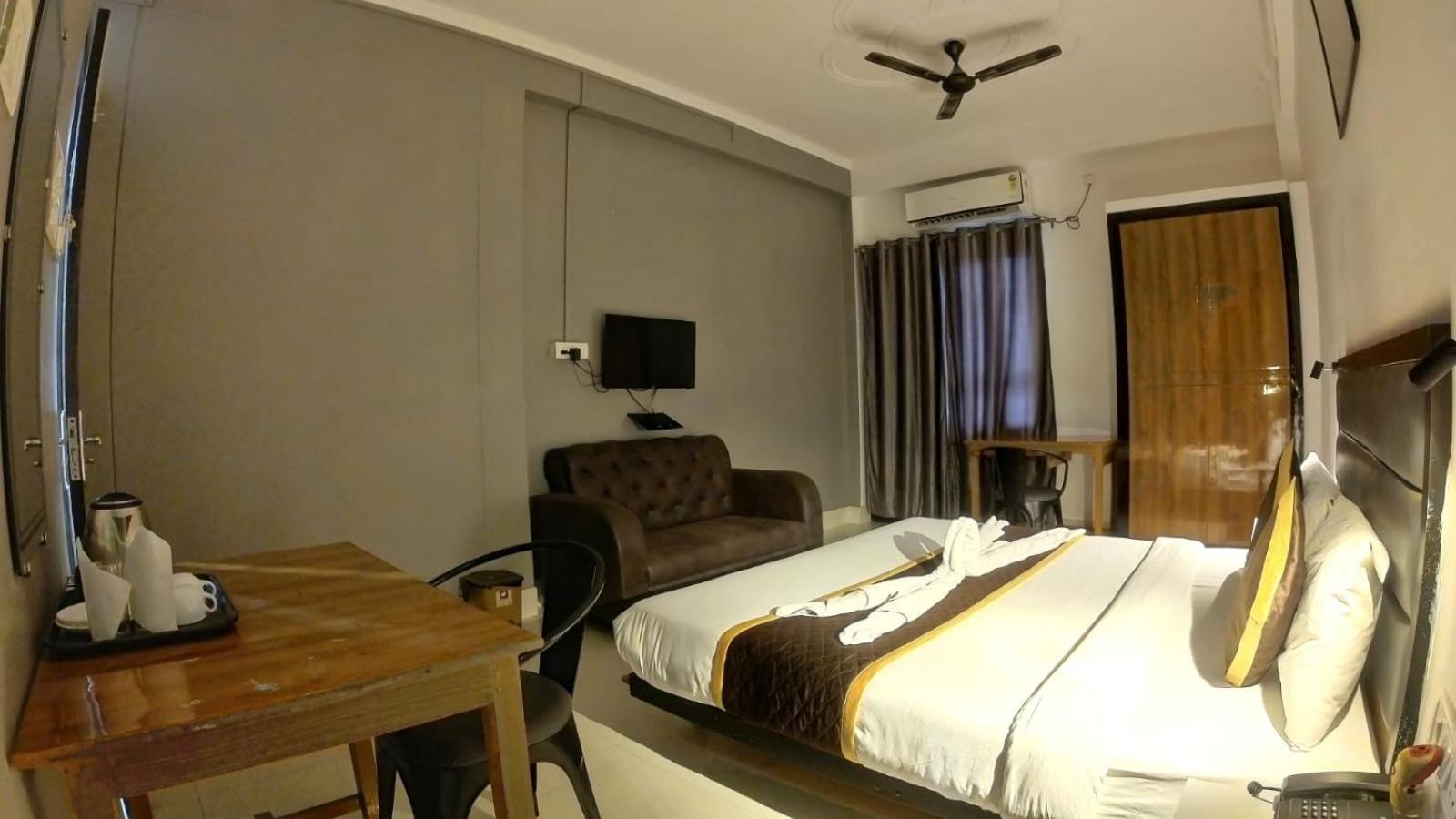 Holidayy Inn Allāhābād Junction Екстериор снимка